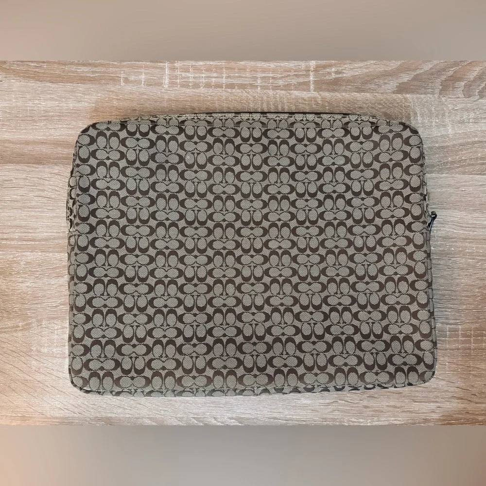 (SOLD) Coach Signature C Laptop Sleeve (Excellent Condition) - Picture 4 of 9